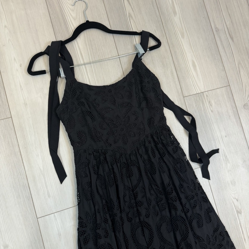Saylor Maryl midi dress featuring an open-stitch lace Bow & Zipper Back Size XS - Picture 3 of 12